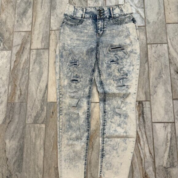 NEW No Boundaries women's Junior size 9 High Rise Sculpting Skinny Blue Jeans - Picture 1 of 8